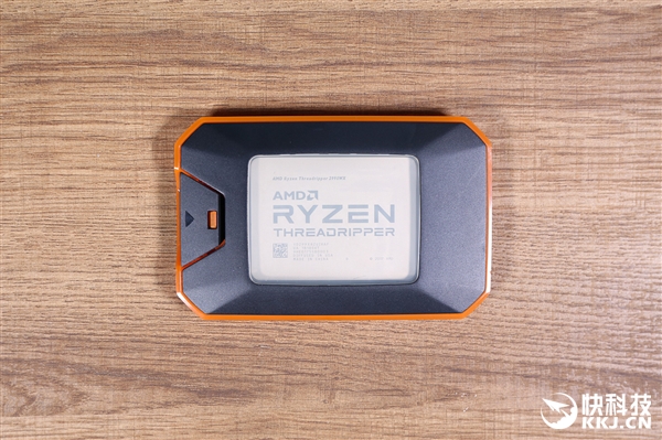 32����64�̣߳�AMD�߳�˺���߶���2990WX����ͼ��