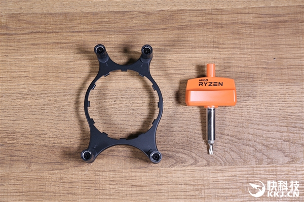 32����64�̣߳�AMD�߳�˺���߶���2990WX����ͼ��