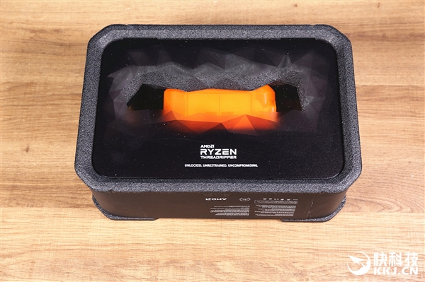 32����64�̣߳�AMD�߳�˺���߶���2990WX����ͼ��