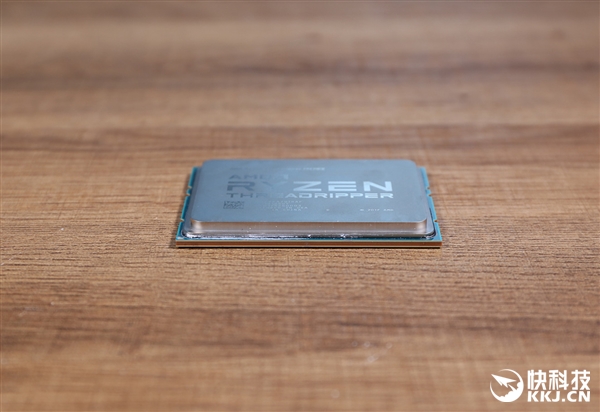 32����64�̣߳�AMD�߳�˺���߶���2990WX����ͼ��