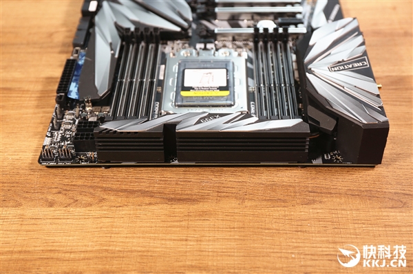 �ڶ����߳�˺�������ݣ�΢��MEG X399 Creation����ͼ��