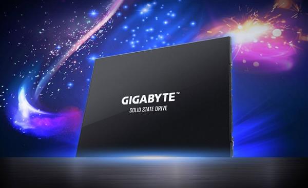 ����AorusƷ�ƻ�ʦ�߶�SSD ��׻�����ʾ��