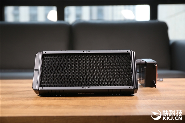 ������LIQTECH 240 TR4ˮ��ɢ��������ͼ��