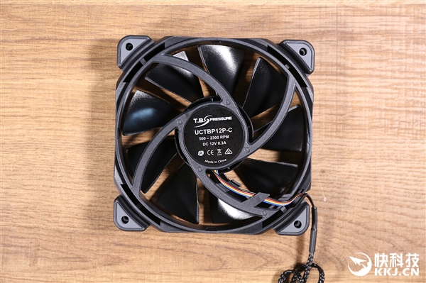 ������LIQTECH 240 TR4ˮ��ɢ��������ͼ��