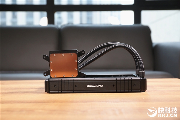 ������LIQTECH 240 TR4ˮ��ɢ��������ͼ��