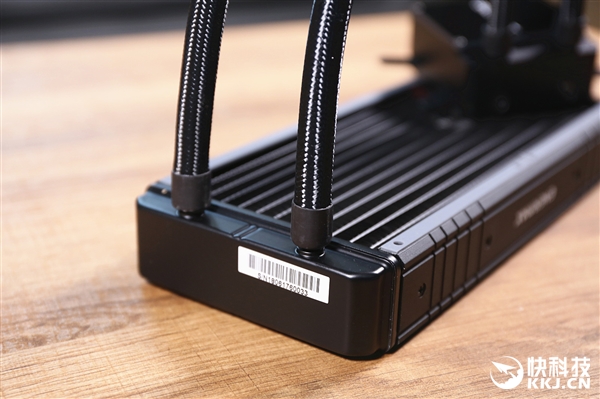 ������LIQTECH 240 TR4ˮ��ɢ��������ͼ��