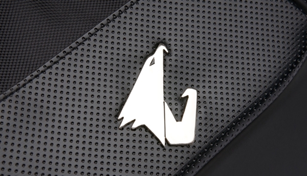 ����AorusƷ�ƻ�ʦ�߶�SSD ��׻�����ʾ��