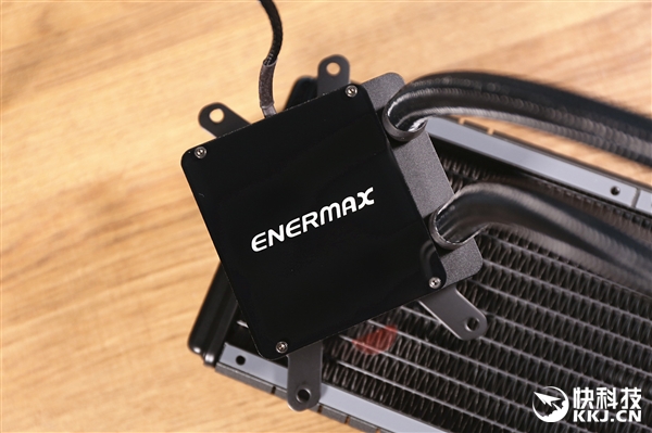 ������LIQTECH 240 TR4ˮ��ɢ��������ͼ��