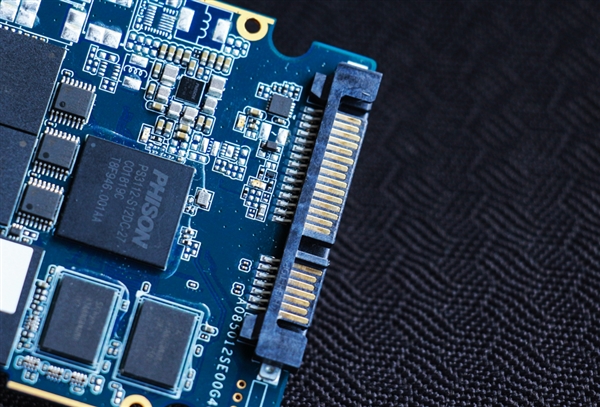 �ټ���е�̣�Ӱ������ONE 8TB SSD��������Ҳ�Լ�