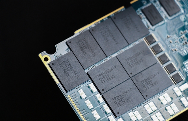 �ټ���е�̣�Ӱ������ONE 8TB SSD��������Ҳ�Լ�