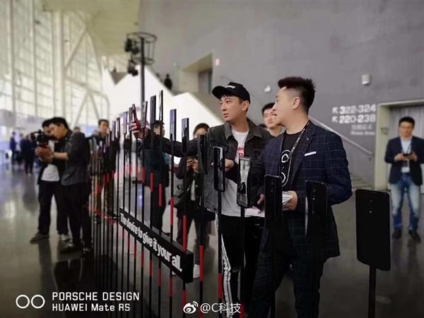 12999Ԫ����Ӣ�û�Ϊ��Ϊ�����򵥣����ػ�Ϊ��ʱ�����ǰ������