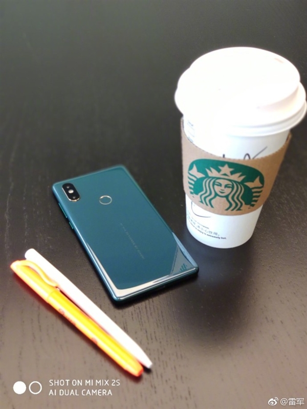 3999Ԫ��С��MIX 2S���ɫ���� �׾����ޡ����ڲ�ͬ������