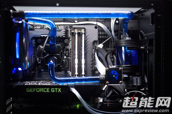 ��̫��ɢ�ȵ�The NineҺ�� 8102������ֻ��ְ��ȹܴ���һ��