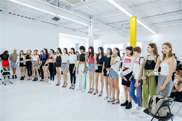 ǧ����һ�أ��Ա�����ڽ�Я�й�TOP20���ʦ��������