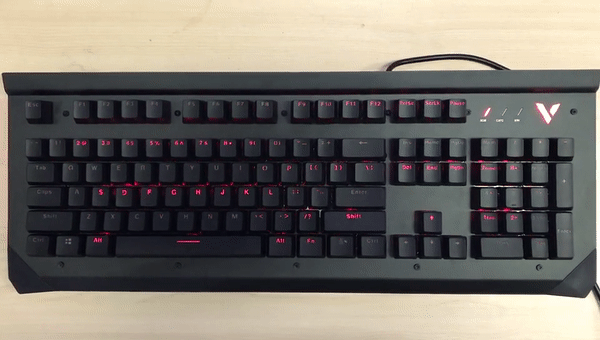 �������IP68��ˮ��֤ �װ�V750��Ϸ��е��������