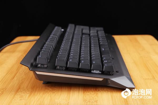 �������IP68��ˮ��֤ �װ�V750��Ϸ��е��������