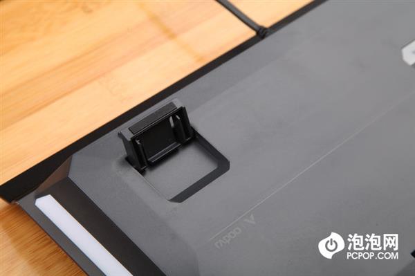 �������IP68��ˮ��֤ �װ�V750��Ϸ��е��������