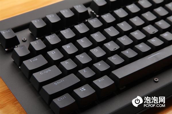 �������IP68��ˮ��֤ �װ�V750��Ϸ��е��������