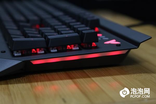 �������IP68��ˮ��֤ �װ�V750��Ϸ��е��������