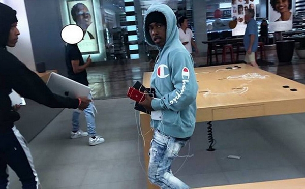 ٷApple StoreĿ20iPhone˿ץ