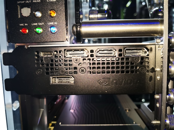 �����״�˫���ȣ�NVIDIA RTX 2080 Ti�ֳ�ͼ��