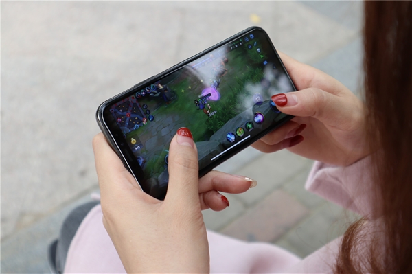 ΪʲôŮ�����ֻ���Ϸ��׬Ǯ�û������˿����ᱼ