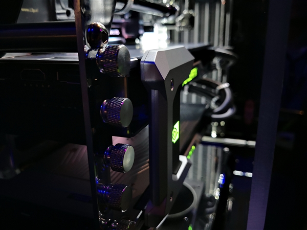 �����״�˫���ȣ�NVIDIA RTX 2080 Ti�ֳ�ͼ��