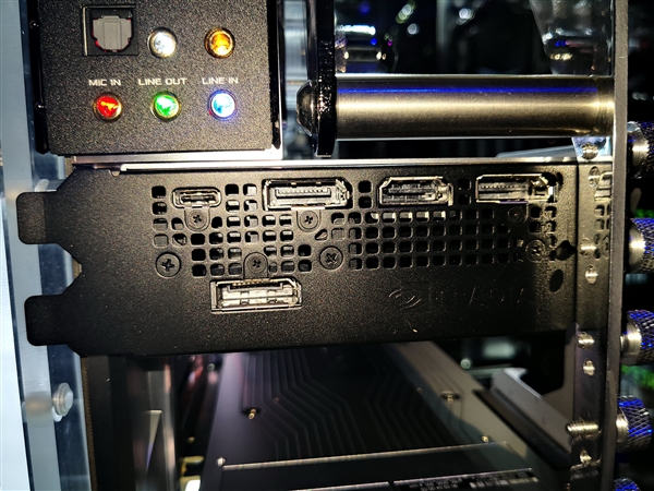 �����״�˫���ȣ�NVIDIA RTX 2080 Ti�ֳ�ͼ��