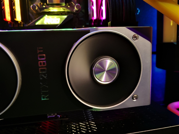 �����״�˫���ȣ�NVIDIA RTX 2080 Ti�ֳ�ͼ��