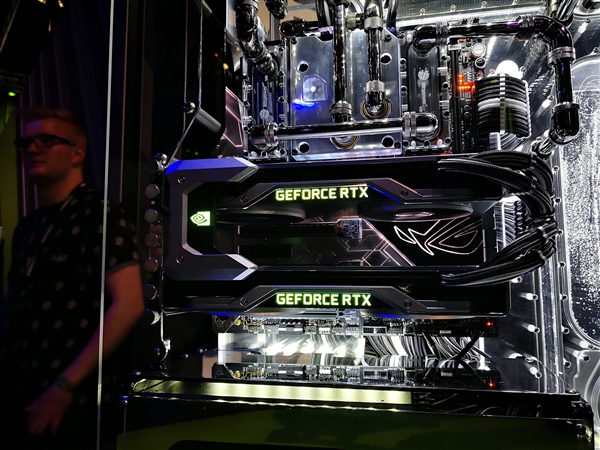 �����״�˫���ȣ�NVIDIA RTX 2080 Ti�ֳ�ͼ��