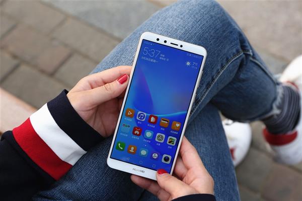 ��Ϊ����8 Plus����GPU Turbo��Ϸ���ܱ�����ǧԪ���Ӵ��ҵ��·�չ����