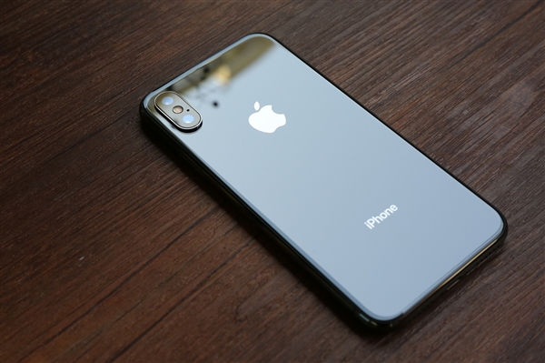 ��ɥ���ұ������족С������һ��iPhone X