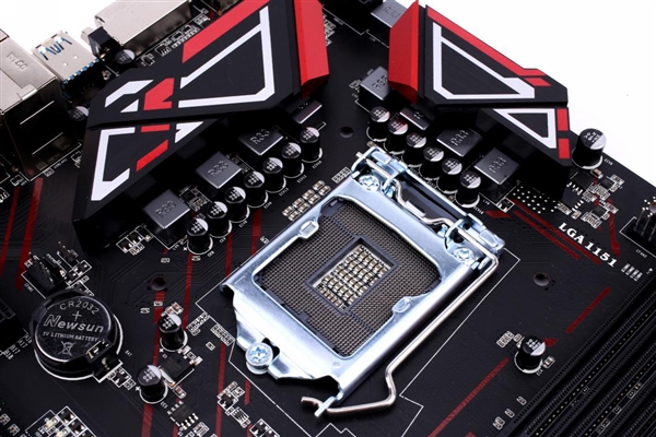 ��ĸ����ɢ��װ���������߲ʺ��Ƹ��Լ۱�ս��Z370����