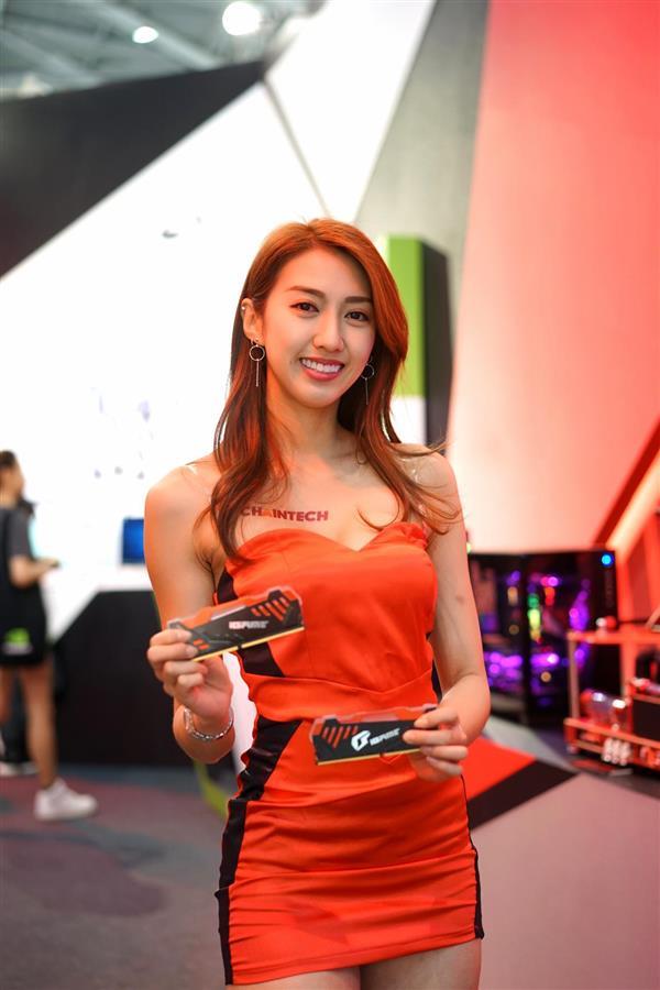 �߲ʺ�iGame�׿��ڴ��ع⣺�Ų���ɫ��