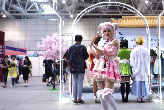 ����200���Ĵָ�١��۳�1600��ܵ�ֽ�ɻ�...����Ա������ô������ٺ�����