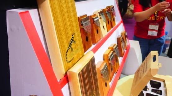 ����200���Ĵָ�١��۳�1600��ܵ�ֽ�ɻ�...����Ա������ô������ٺ�����