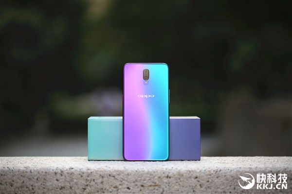 ����֮����OPPO R17���⽥��ɫ�濪��ͼ��