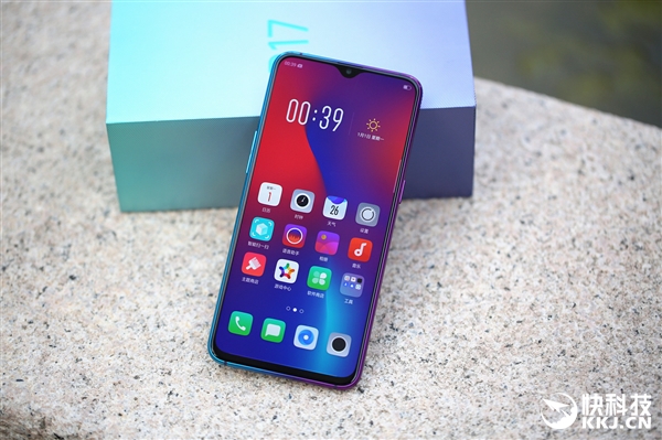 ����֮����OPPO R17���⽥��ɫ�濪��ͼ��