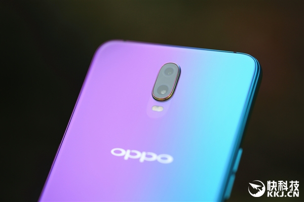 ����֮����OPPO R17���⽥��ɫ�濪��ͼ��