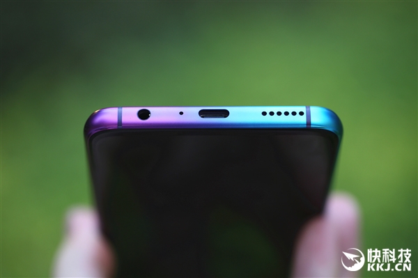 ����֮����OPPO R17���⽥��ɫ�濪��ͼ��