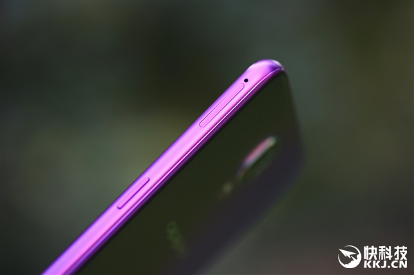 ����֮����OPPO R17���⽥��ɫ�濪��ͼ��