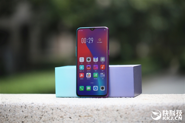 ����֮����OPPO R17���⽥��ɫ�濪��ͼ��