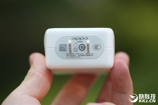 ����֮����OPPO R17���⽥��ɫ�濪��ͼ��