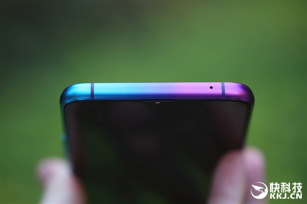 ����֮����OPPO R17���⽥��ɫ�濪��ͼ��