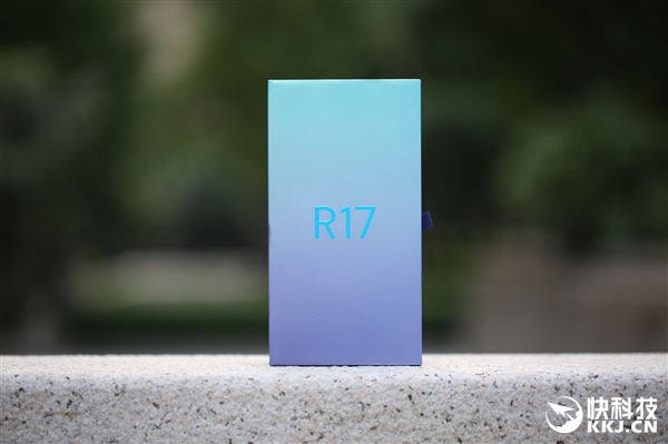 ����֮����OPPO R17���⽥��ɫ�濪��ͼ��