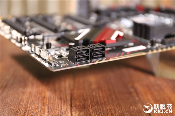 ��ĸ����ɢ��װ�ף��߲ʺ�ս��Z370���忪��ͼ��