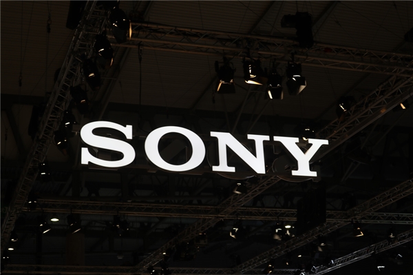 ���췢��������Xperia XZ3��Ⱦͼ�ع⣺������ɫ