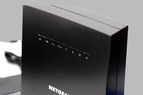 ��������ҹӥX6 Wi-Fi Mesh��չ����2.2Gbps�ɸ��ǽ�200ƽ