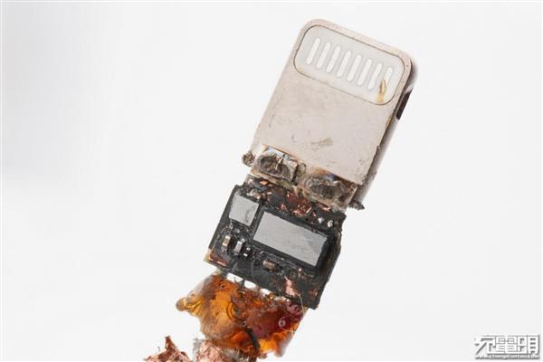 ���ˣ�ƻ����ʽ����USB-C/Lightning��Ȩ