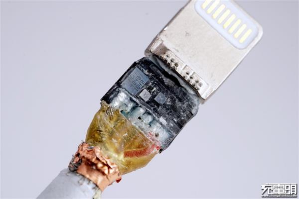 ���ˣ�ƻ����ʽ����USB-C/Lightning��Ȩ